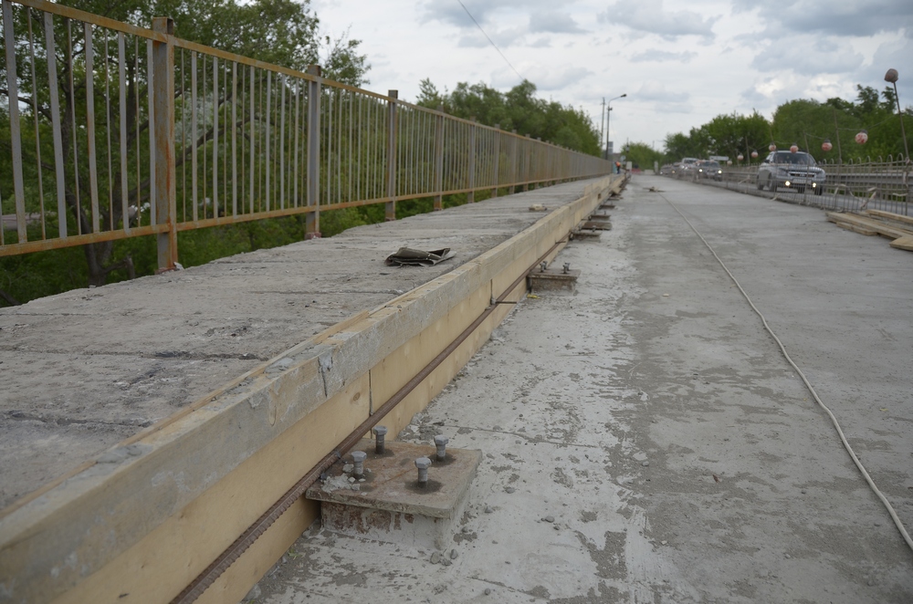 Ход ремонтных работ моста на ул. Доктора Гумилевской; фоторепортаж