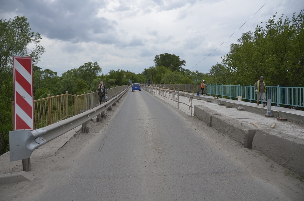 Ход ремонтных работ моста на ул. Доктора Гумилевской; фоторепортаж