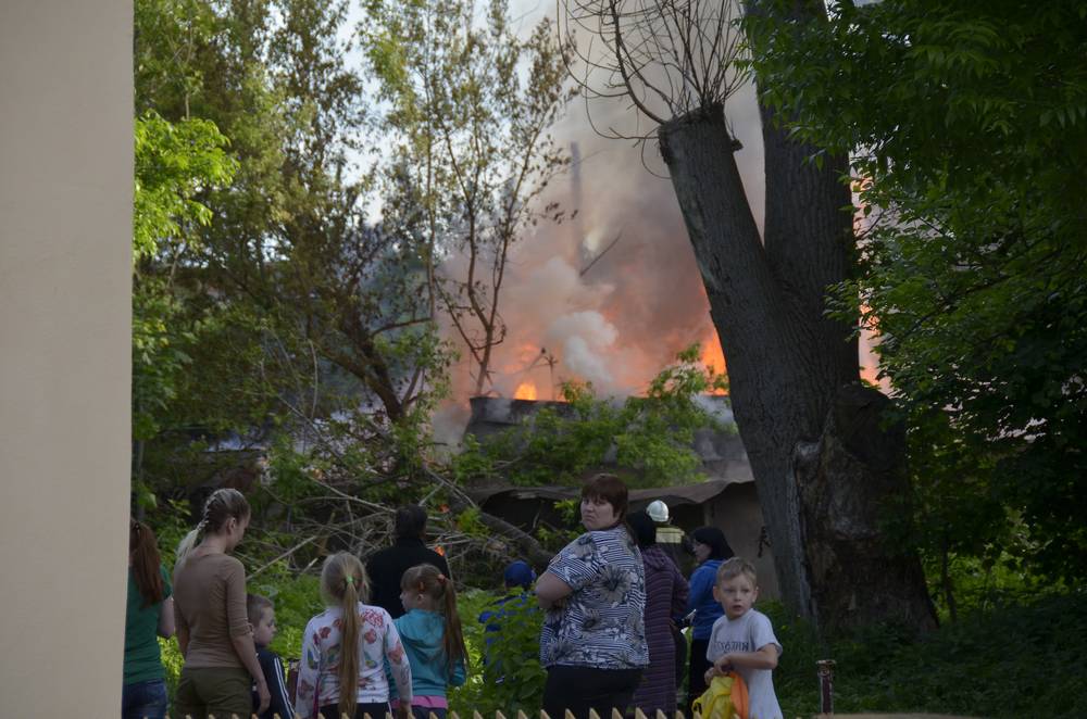 Пожар сараев в Пролетарском округе: фоторепортаж Пожар сараев в Пролетарском округе: фоторепортаж