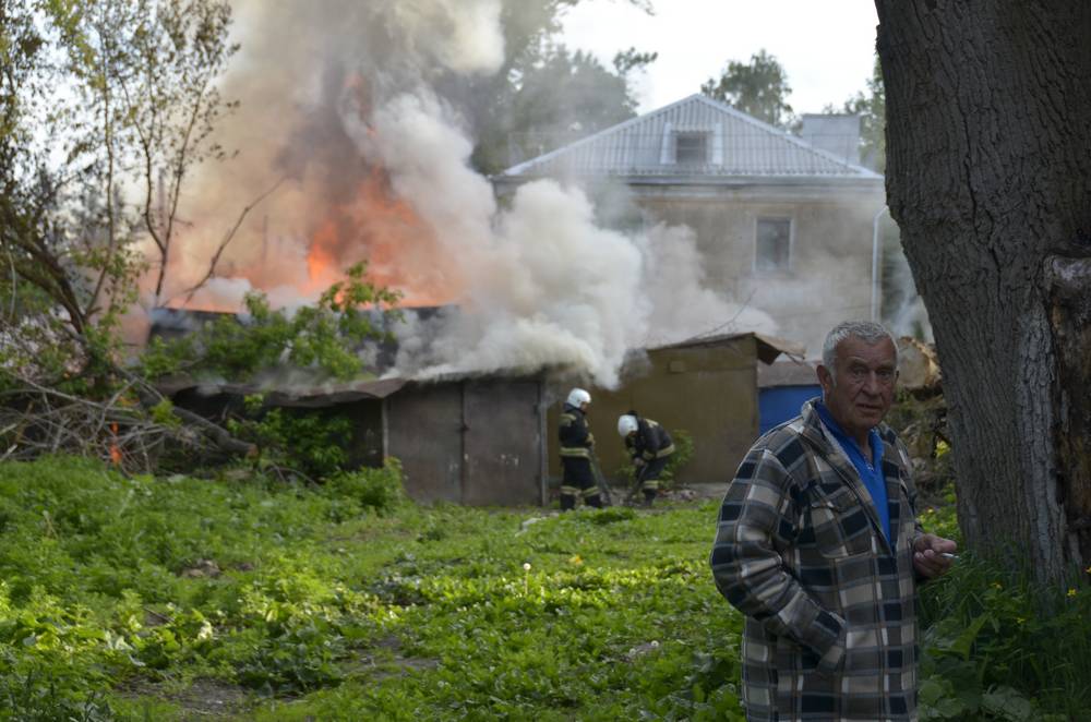 Пожар сараев в Пролетарском округе: фоторепортаж Пожар сараев в Пролетарском округе: фоторепортаж