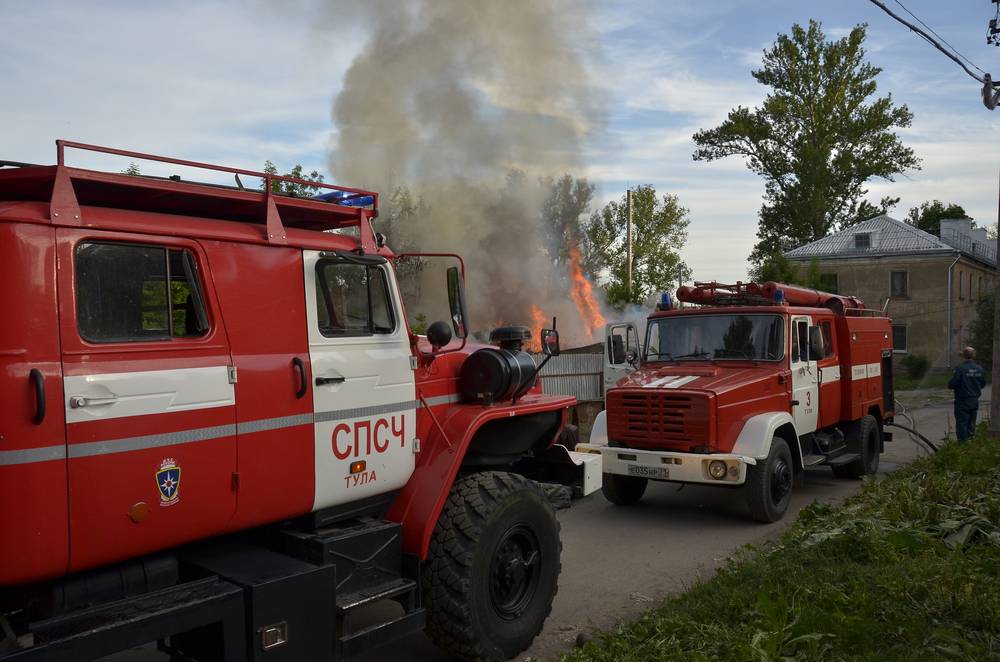 Пожар сараев в Пролетарском округе: фоторепортаж Пожар сараев в Пролетарском округе: фоторепортаж