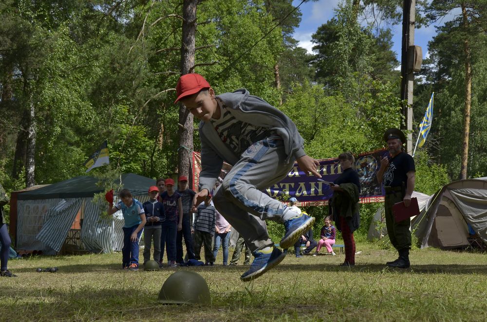 Спортивный праздник в детском лагере: фоторепортаж