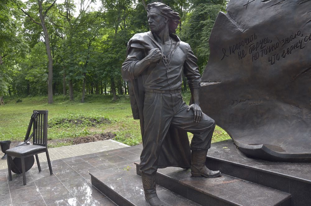 Памятник Талькову в городе Щёкино; ФОТО