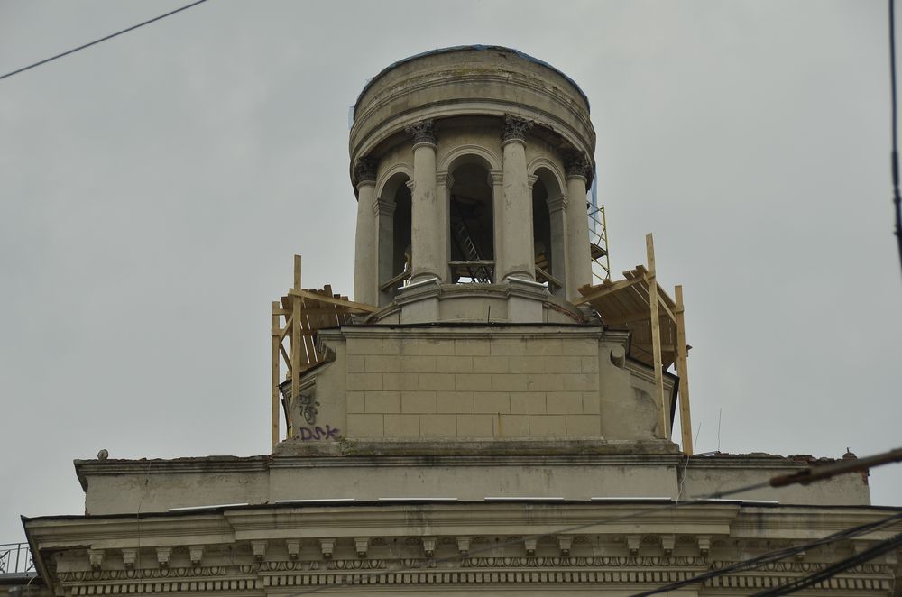 На Первомайской начался ремонт "башенки": фото