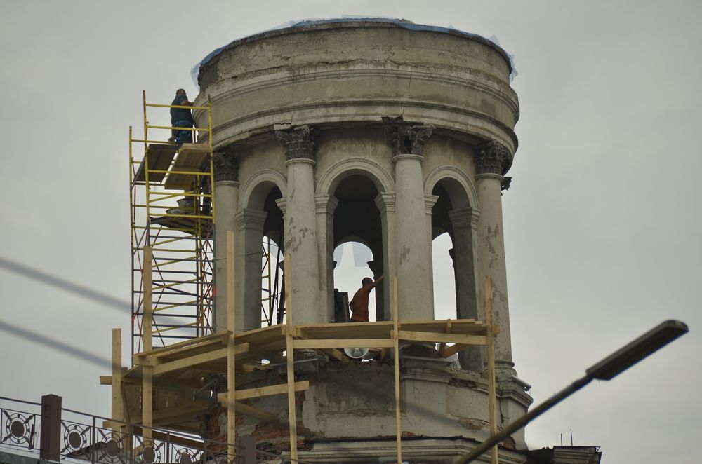На Первомайской начался ремонт "башенки": фото
