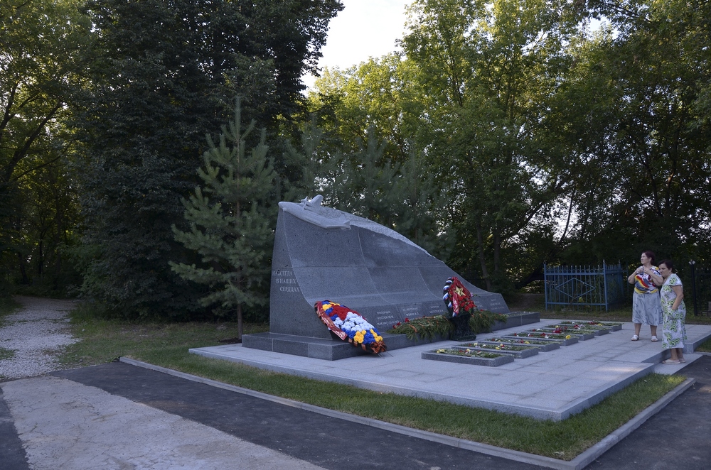 Мемориал погибшим лётчикам: ФОТО