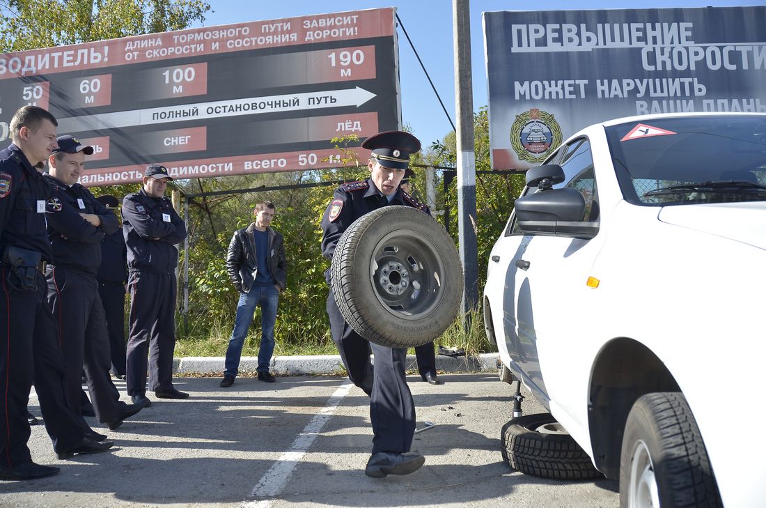 Конкурс автомастерства работников УМВД Тульской области: ФОТО Конкурс автомастерства работников УМВД Тульской области: ФОТО
