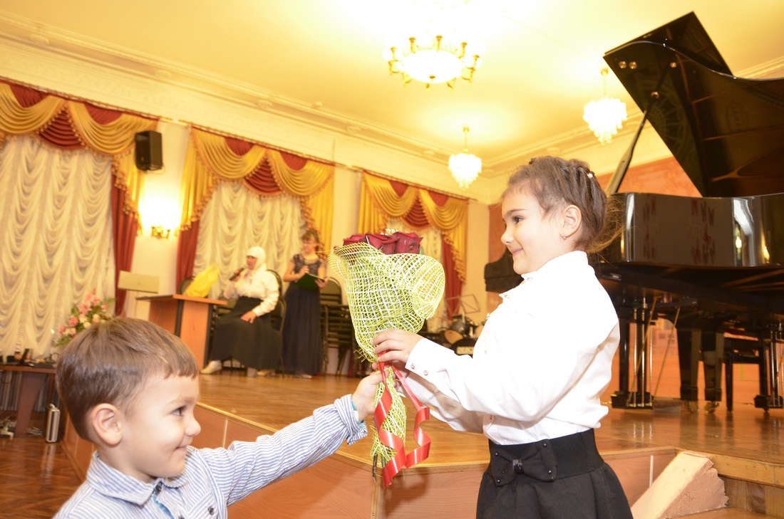 Посвящение в юные музыканты в школе Райхеля: ФОТО