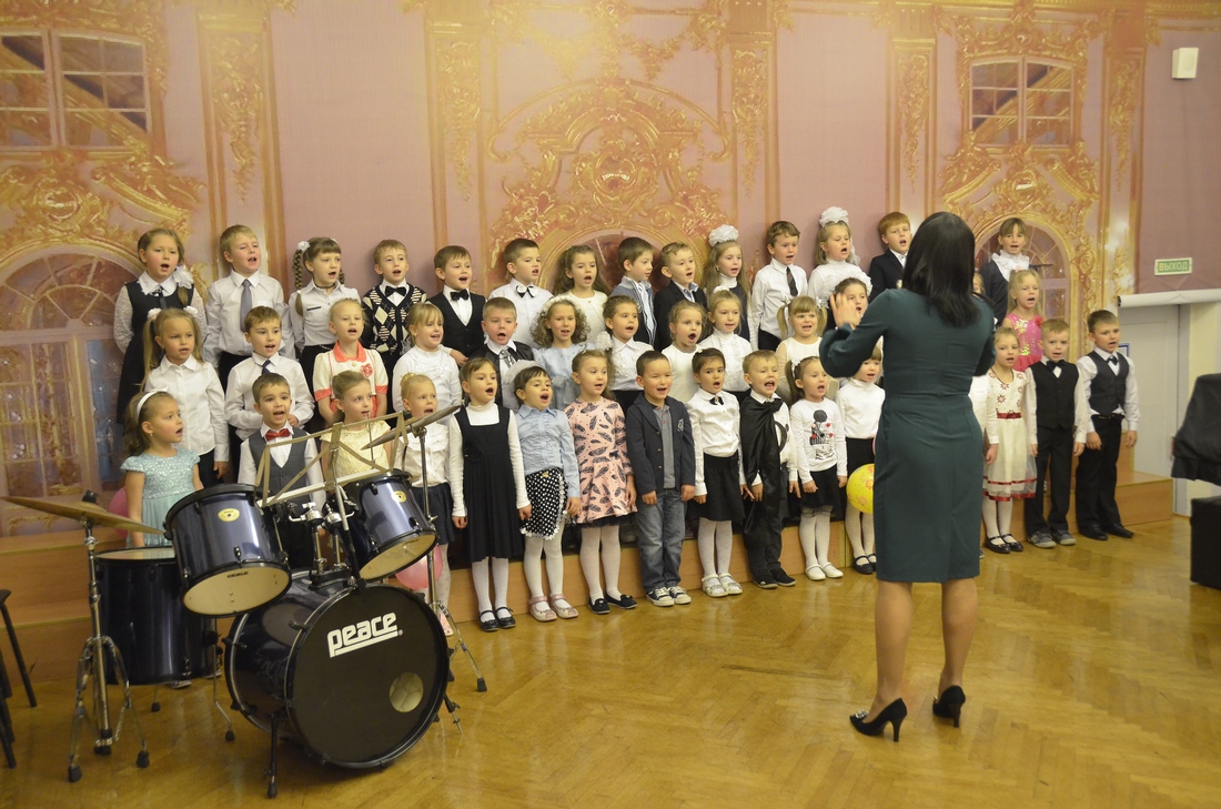 Посвящение в юные музыканты в школе Райхеля: ФОТО