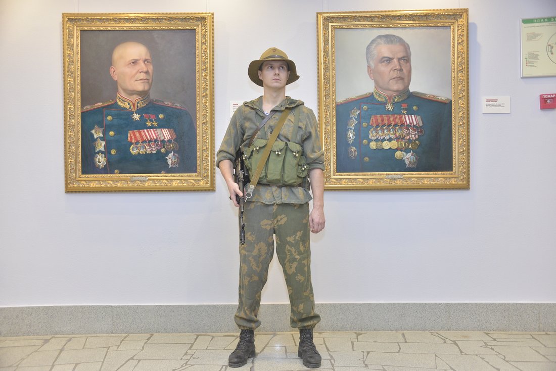 Министр культуры В. Мединский на открытии экспозиции в Музее оружия: ФОТО