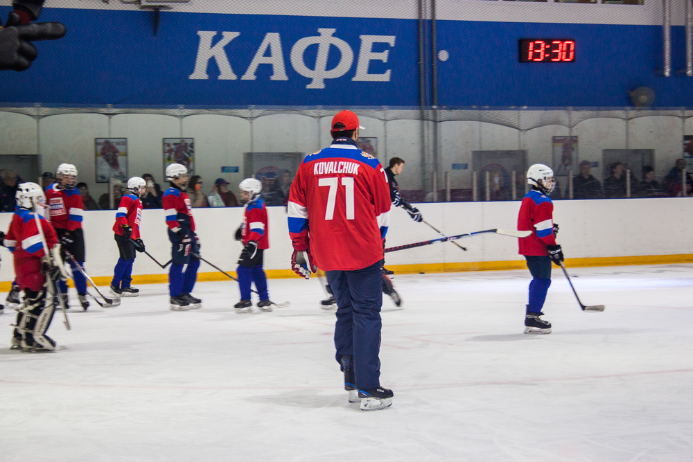 Хоккеисты сборной России провели мастер-класс для детей