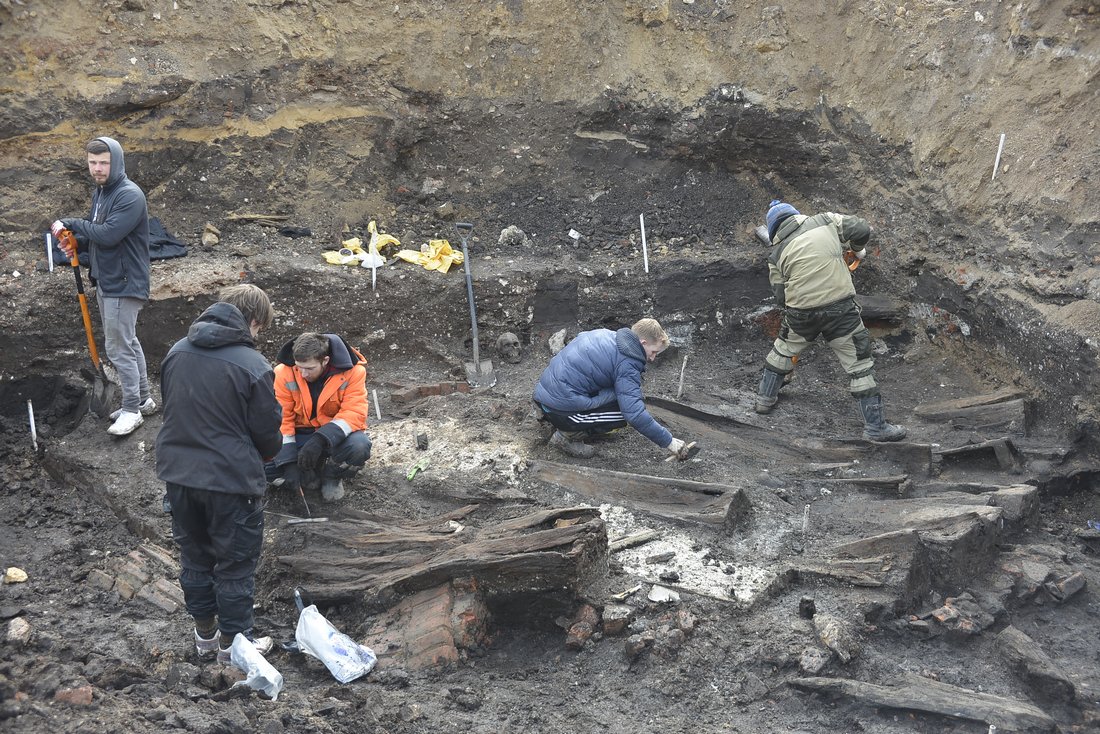 Раскопки захоронений 18 века у кремля: ФОТО