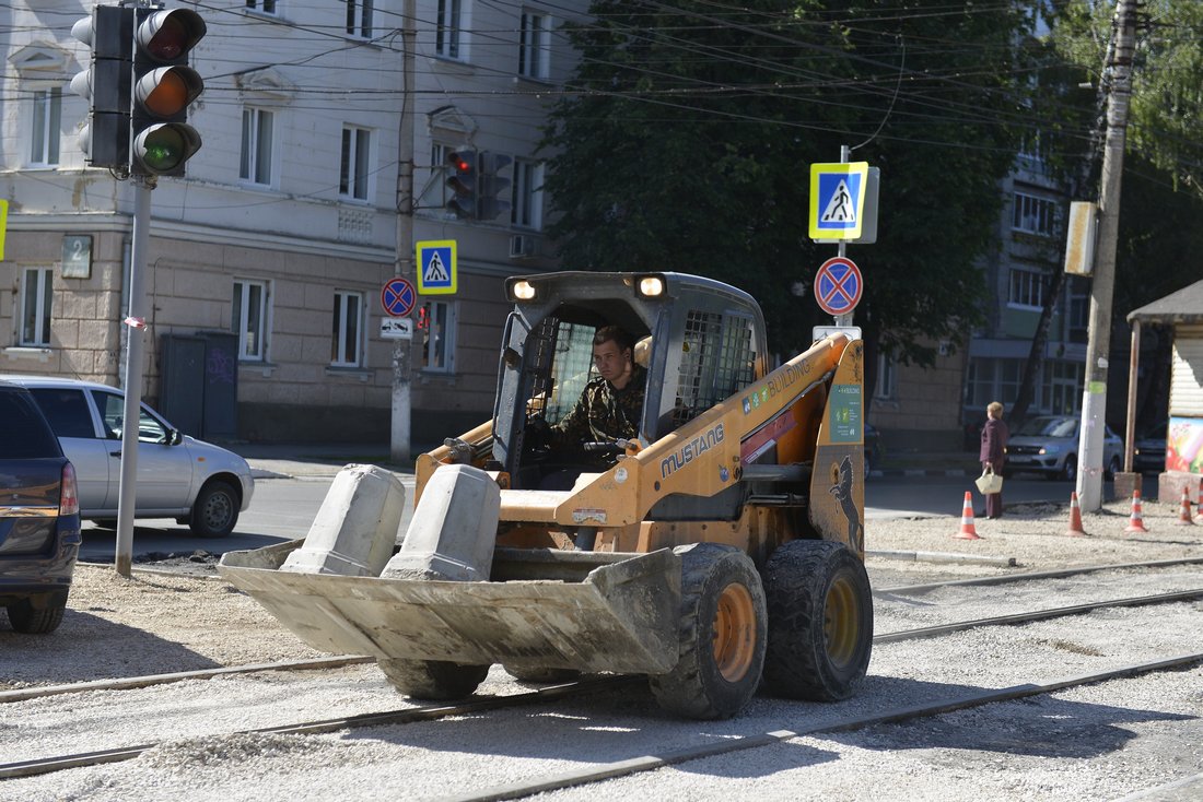 Работы по благоустройству на улице Жаворонкова: ФОТО