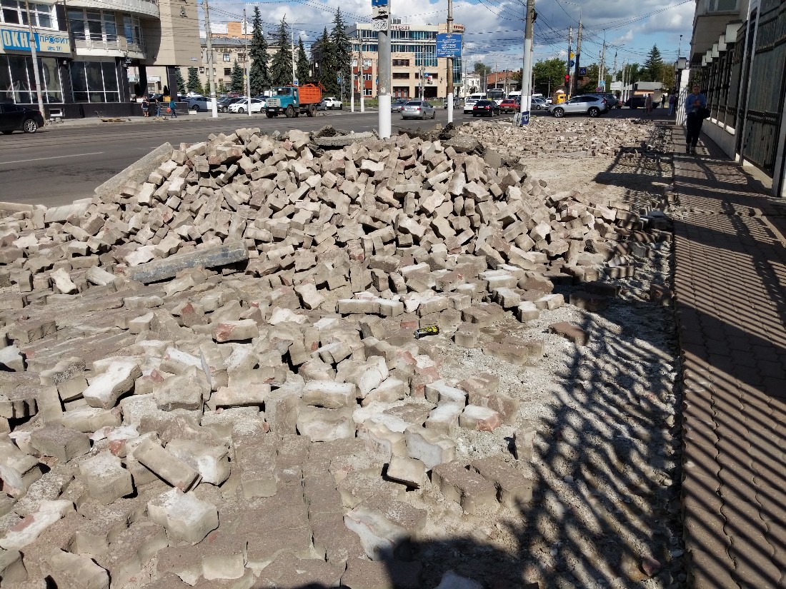 Замена тротуарной плитки на Советской: ФОТО Замена тротуарной плитки на Советской: ФОТО