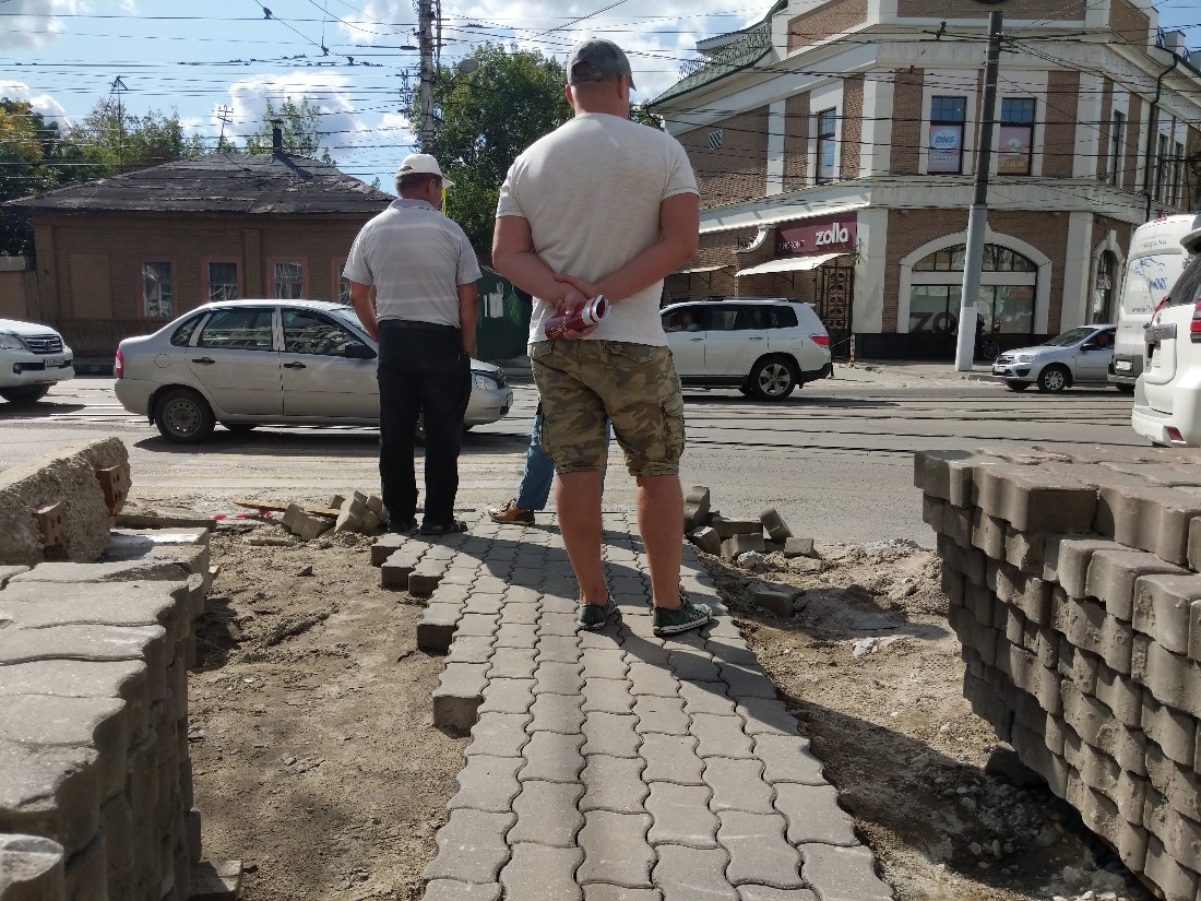Замена тротуарной плитки на Советской: ФОТО Замена тротуарной плитки на Советской: ФОТО
