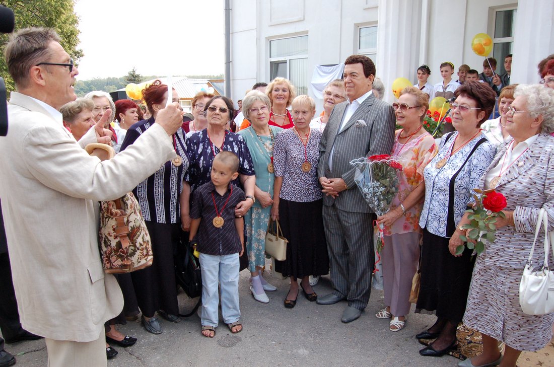 Иосиф Кобзон в Яснополянском детском доме, 2008 год: ФОТО