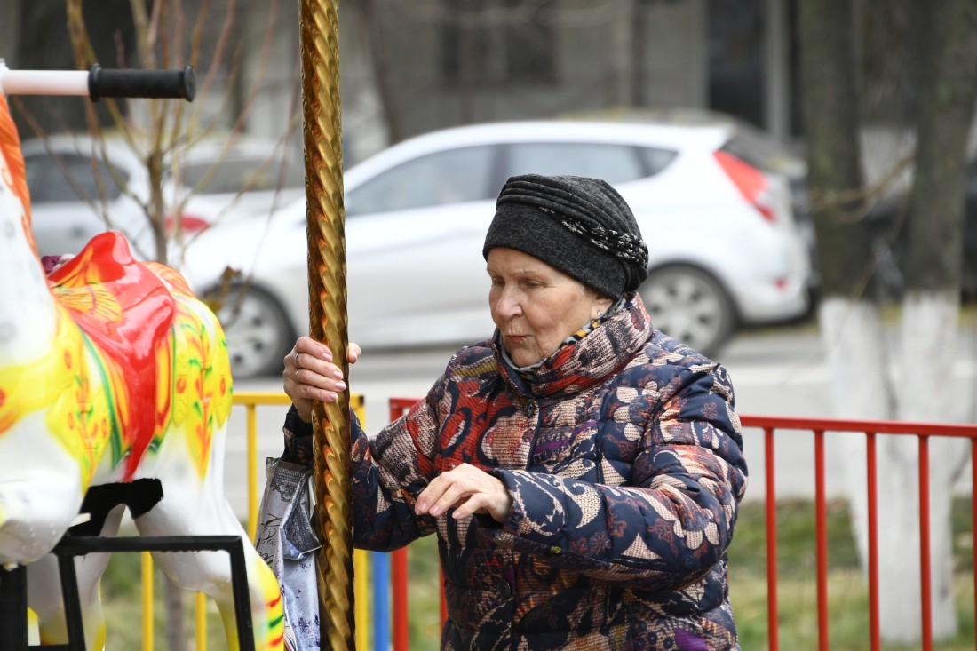 Жемчужиной нового сквера в Туле стала детская карусель: ФОТО Жемчужиной нового сквера в Туле стала детская карусель: ФОТО