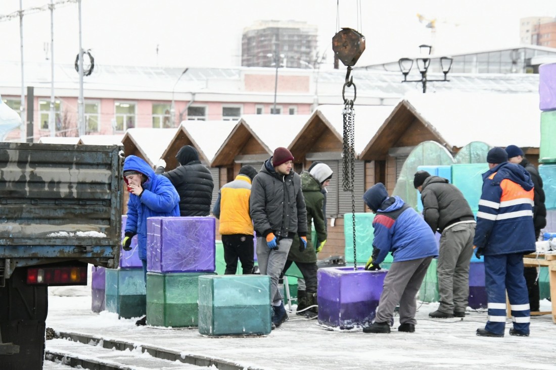Работы по новогоднему украшению Тулы идут вовсю: ФОТО