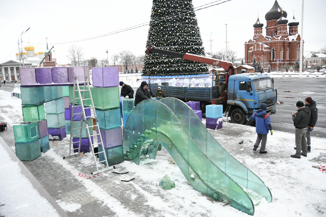 Работы по новогоднему украшению Тулы идут вовсю: ФОТО