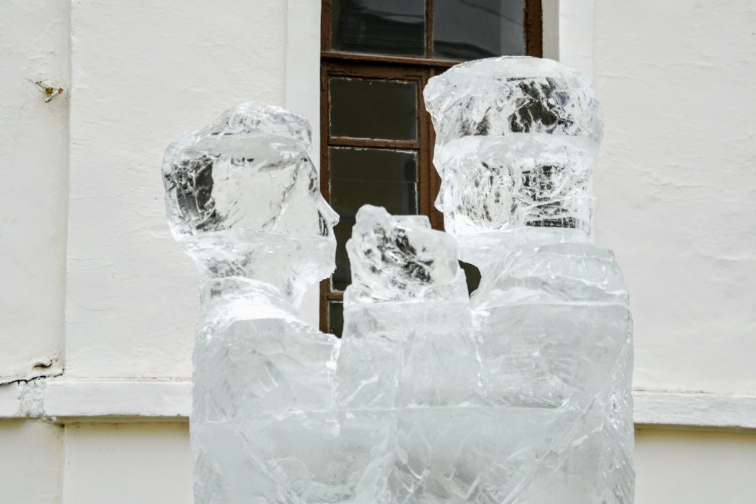 Создание ледяных скульптур: ФОТО