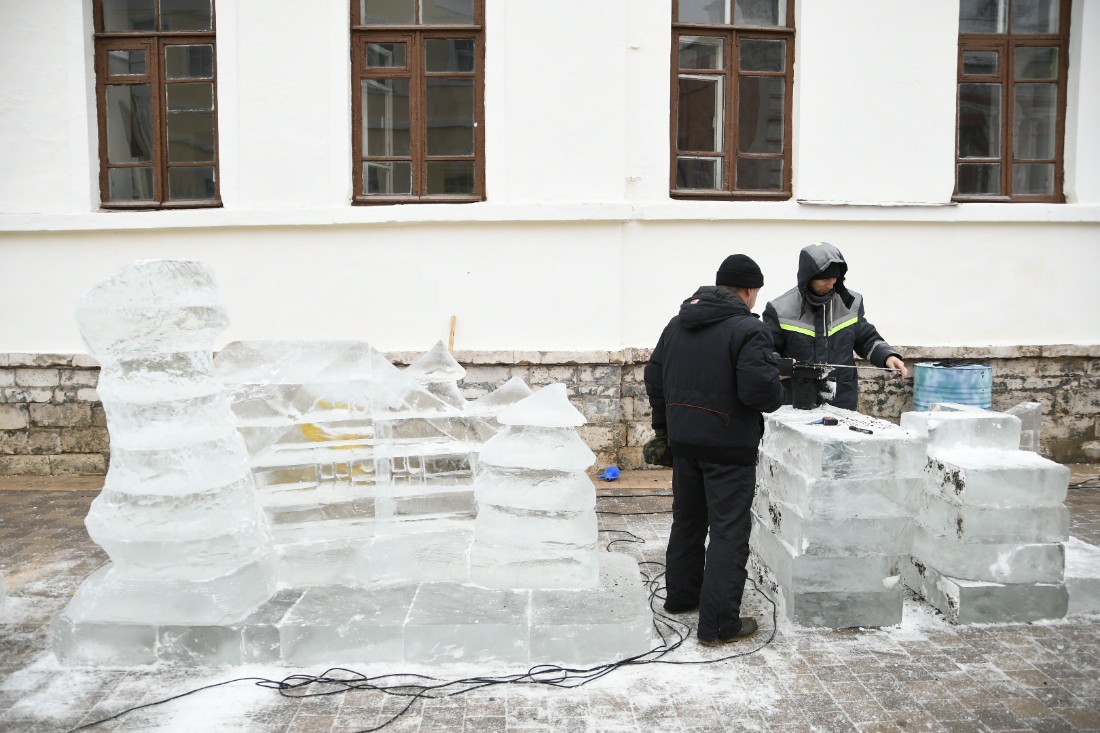 Создание ледяных скульптур: ФОТО