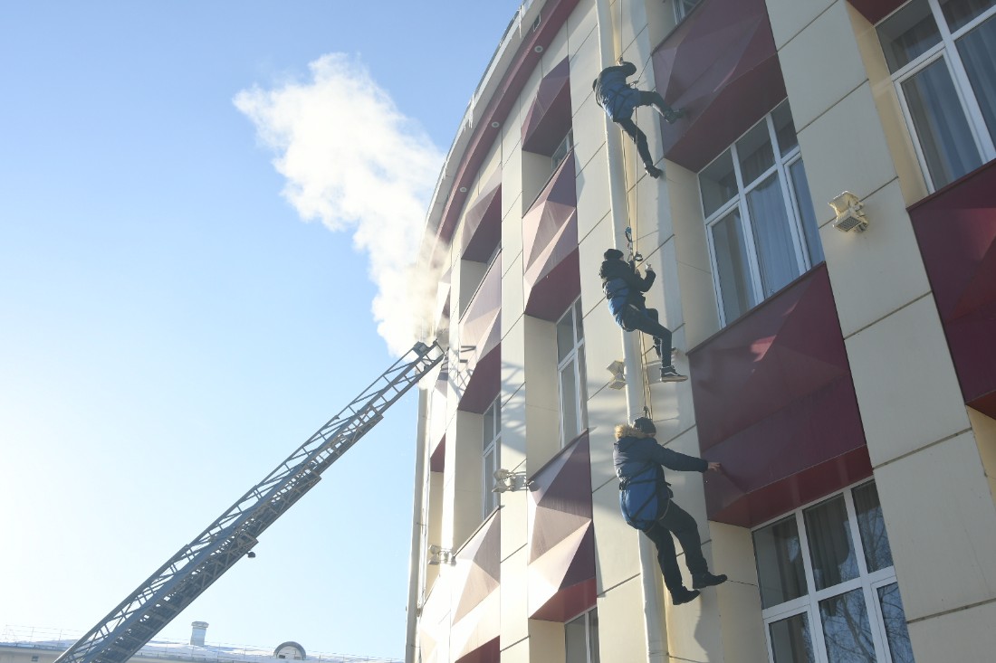 Учения пожарных и спасателей в цирке: ФОТО