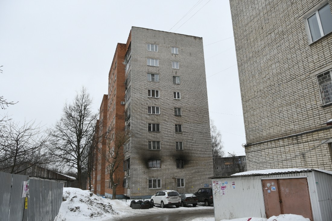 На Калинина выгорела квартира, погибли люди: ФОТО