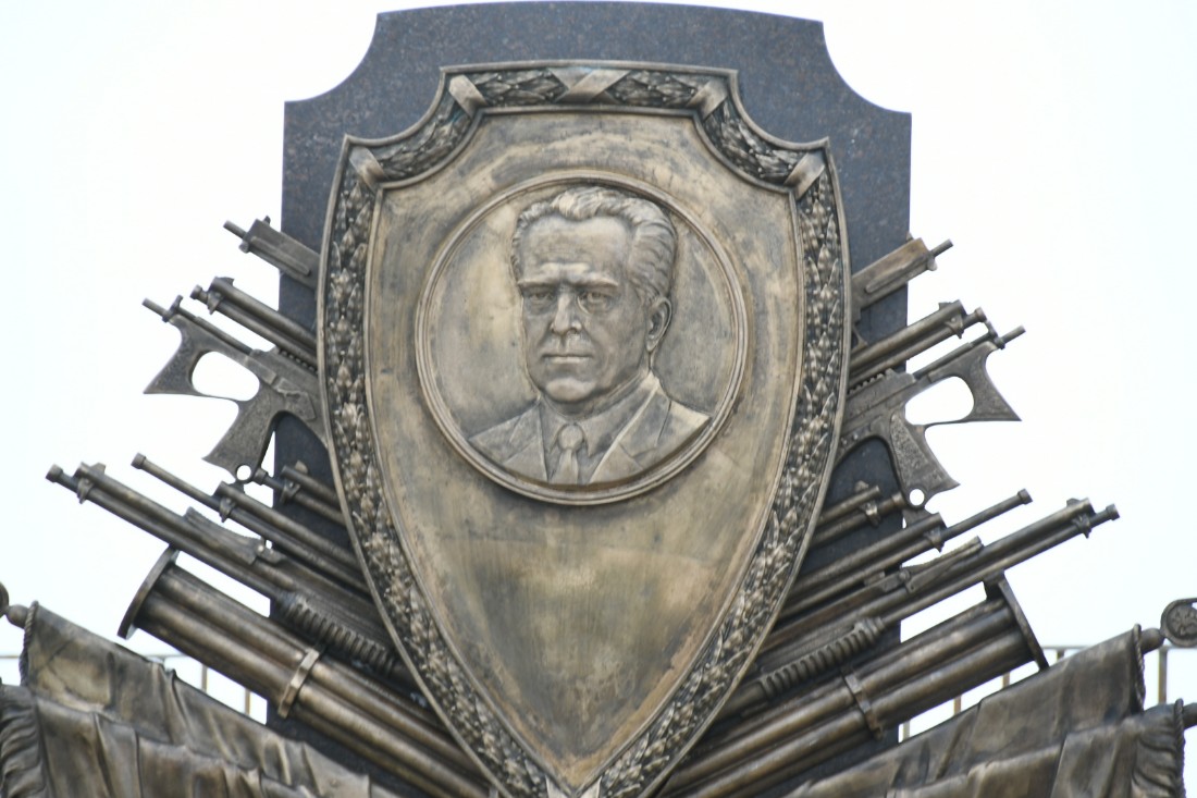Памятник Василию Грязеву: ФОТО