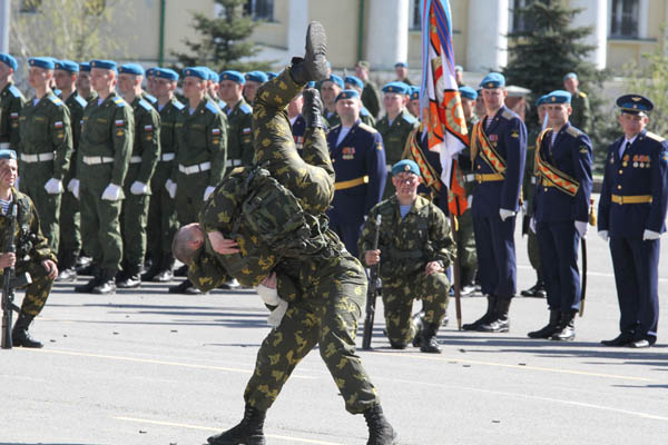 Воздушно-десантная дивизия отмечает свое 70-летие (фото сайта Тульской облдумы)
