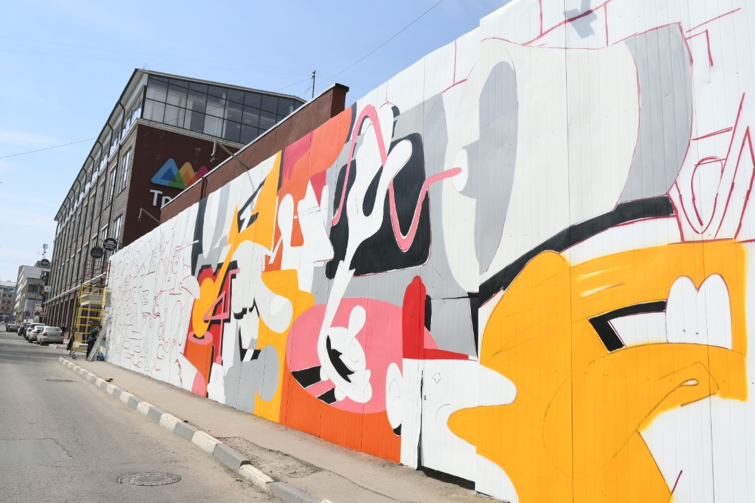 Большое граффити у "Октавы": ФОТО