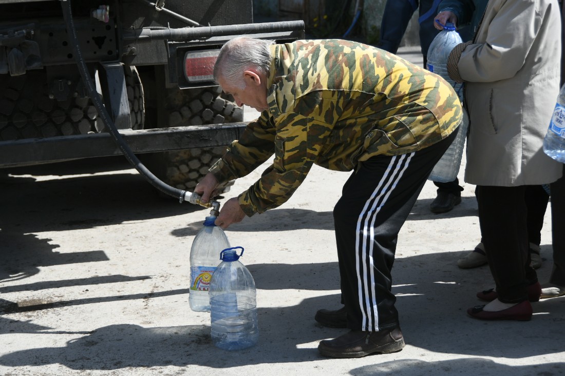 Раздача воды в Центральном округе: ФОТО