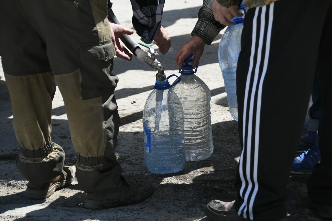 Раздача воды в Центральном округе: ФОТО