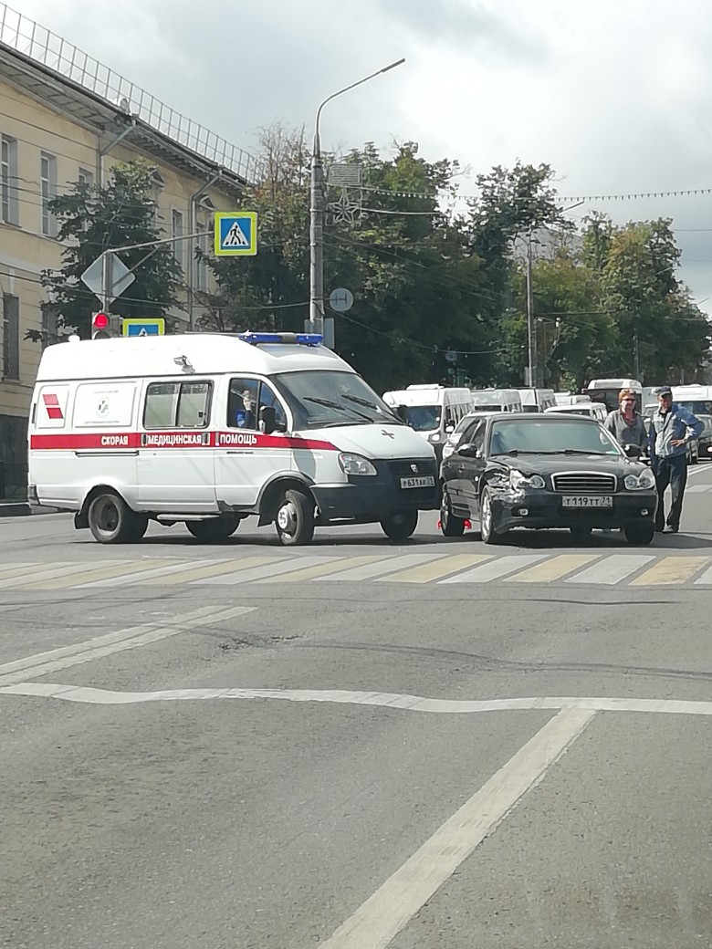 На проспекте Ленина в Туле скорая помощь попала в ДТП | 10.07.2019 |  Происшествия | Центр71 - все новости Тулы