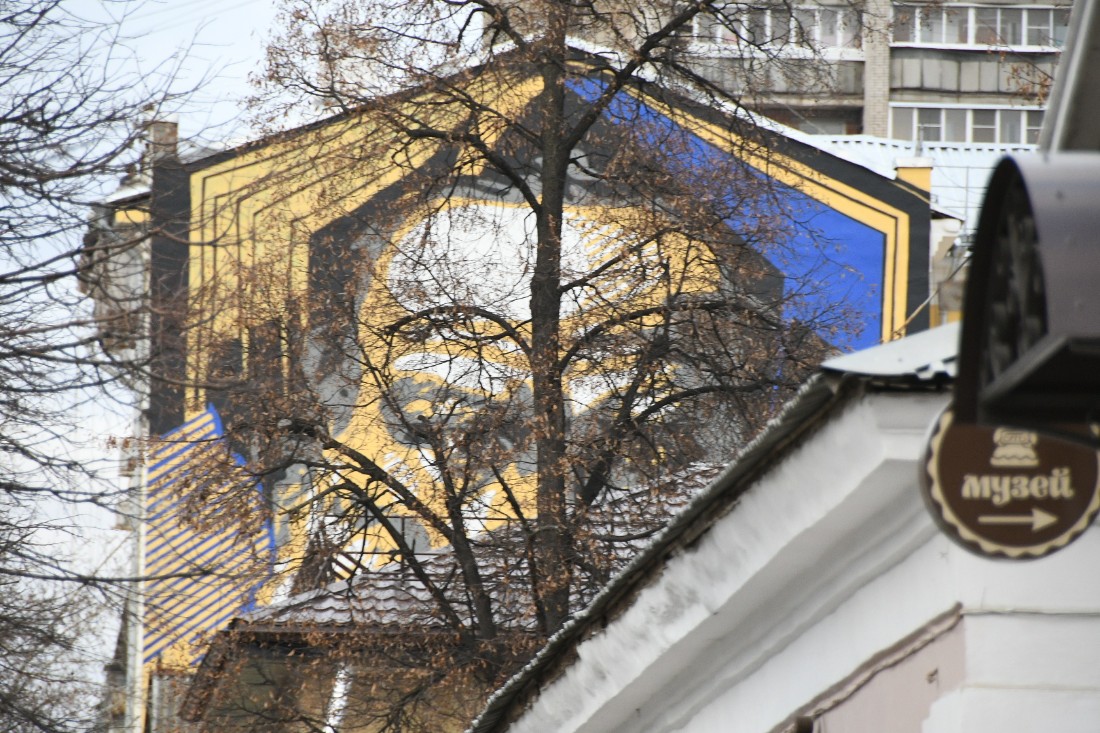 Новое граффити на месте советской рекламы в Туле: ФОТО