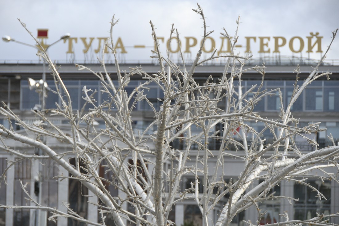 Площадь Ленина украшают к Новому году: ФОТО
