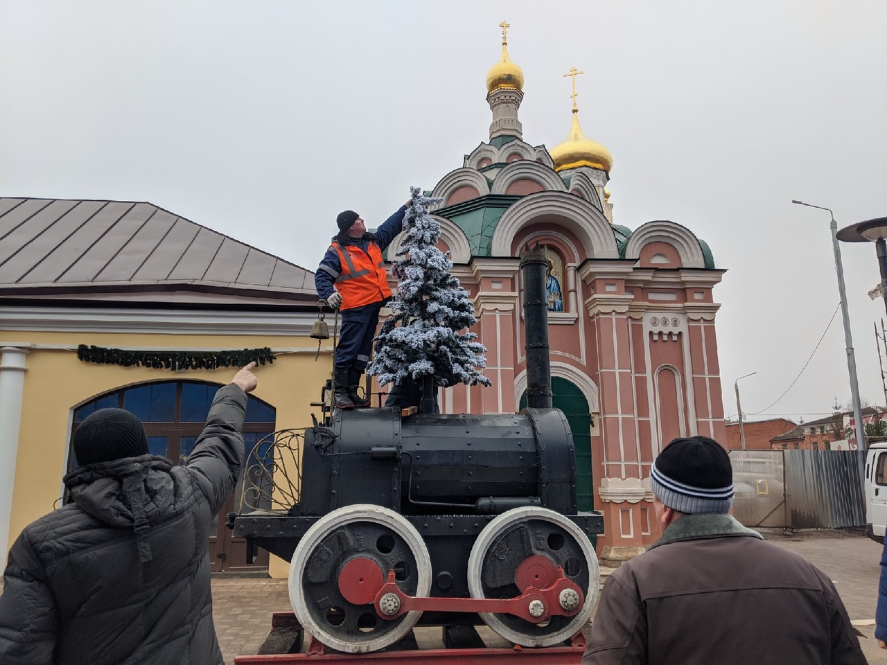 На улицу Металлистов в Туле прибыл паровоз Черепановых | 24.12.2019 |  Культура | Центр71 - все новости Тулы