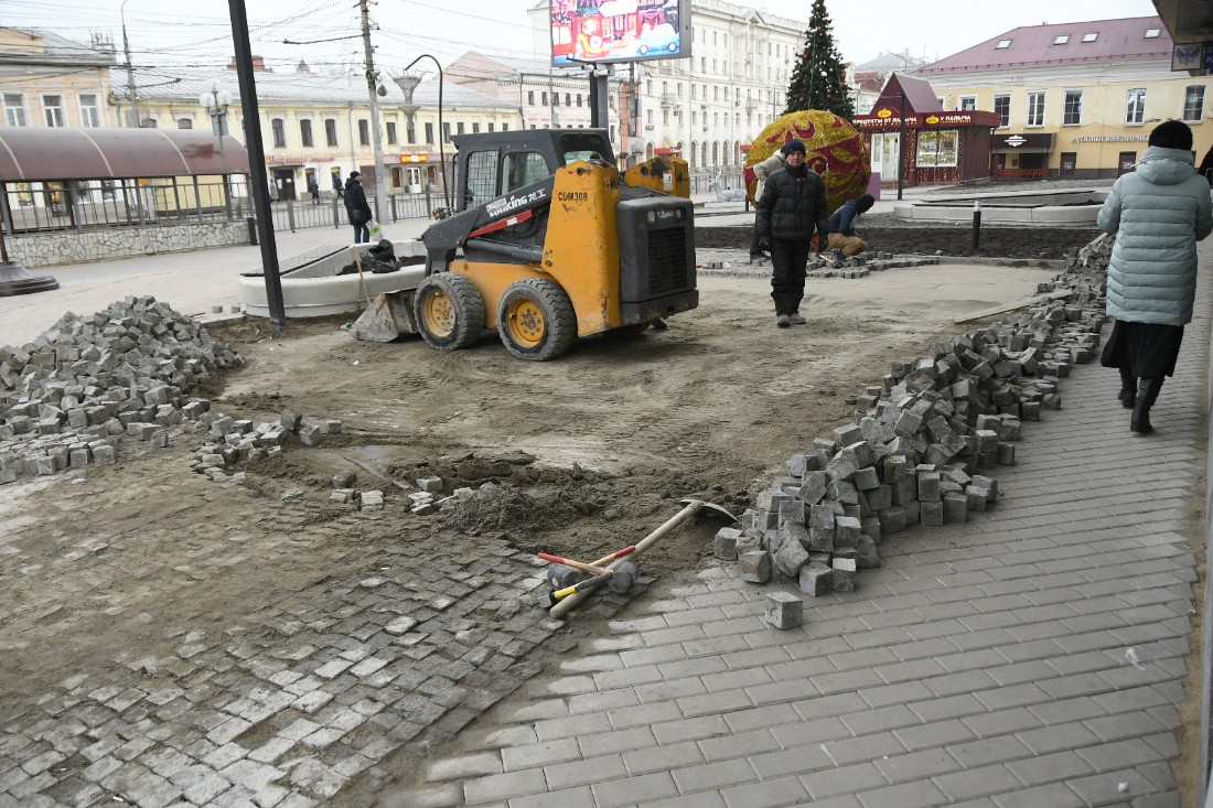 Переделка сквера у Главпочтамта: ФОТО Переделка сквера у Главпочтамта: ФОТО