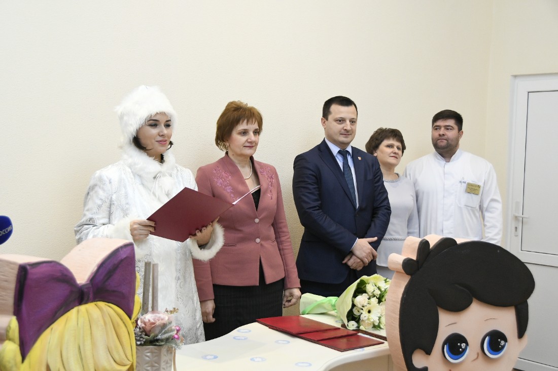 Новогодняя выписка тройни: ФОТО Новогодняя выписка тройни: ФОТО