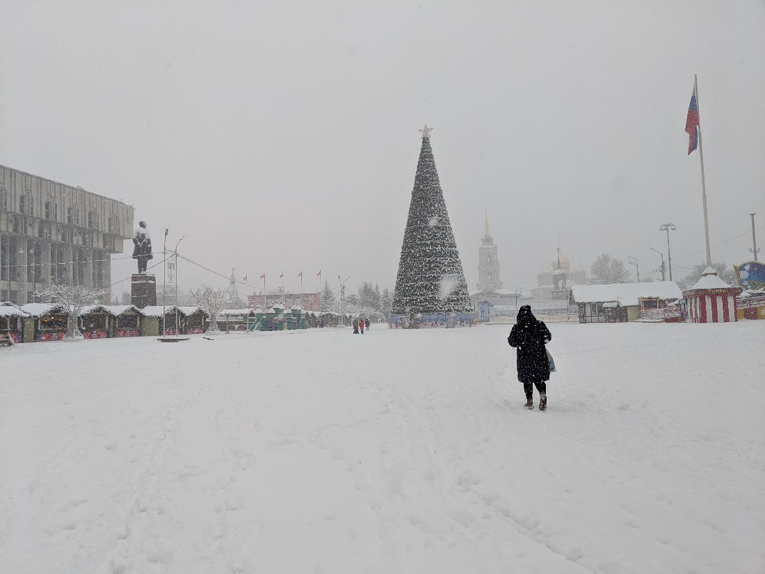 Снег в городе: ФОТО