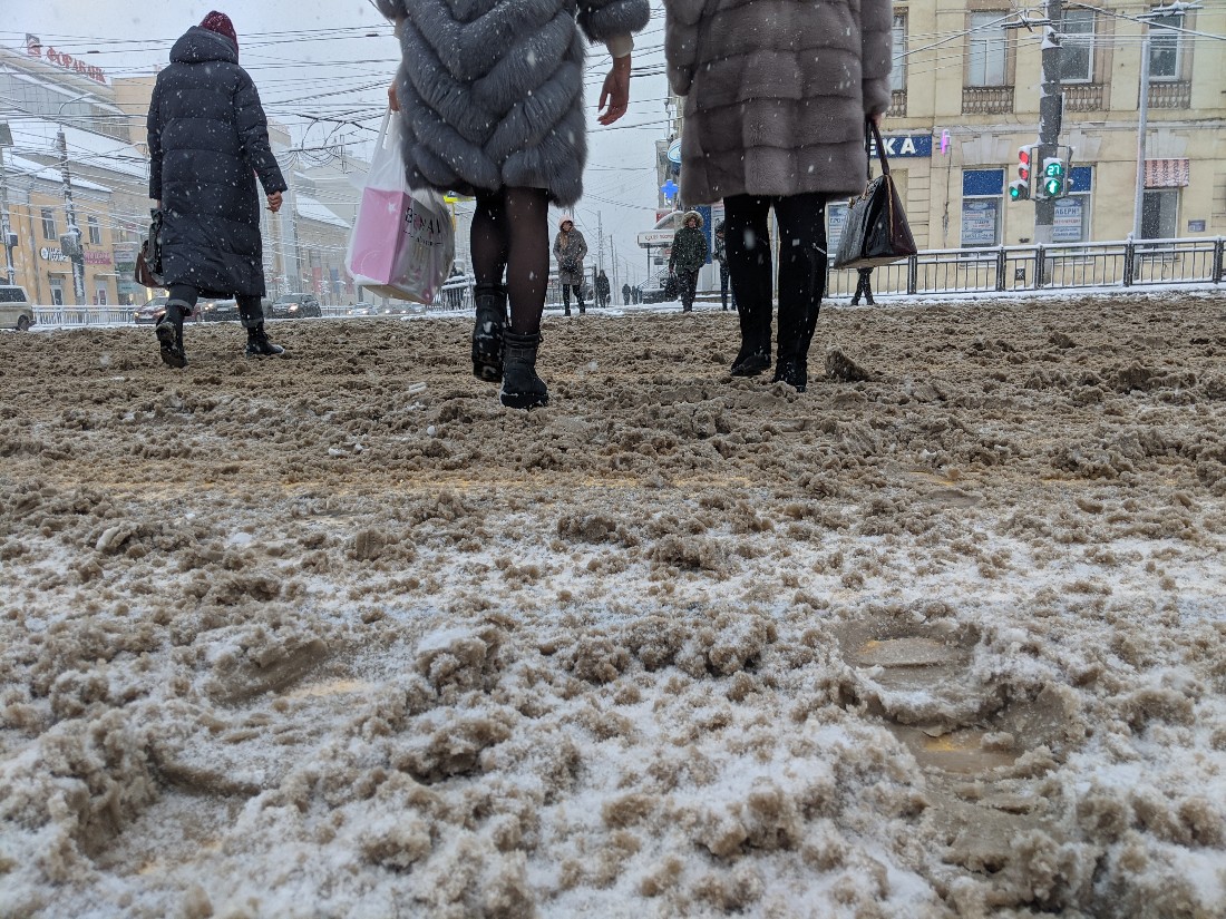 Снег в городе: ФОТО
