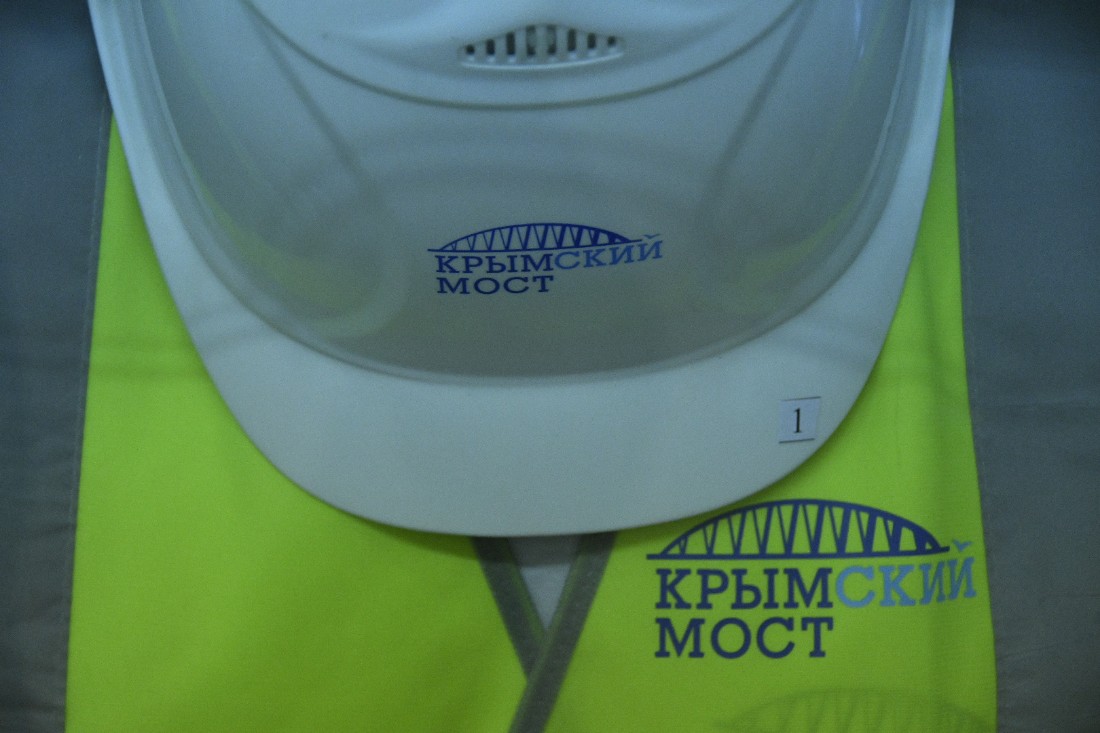 Выставка "Крымский мост" Выставка "Крымский мост"