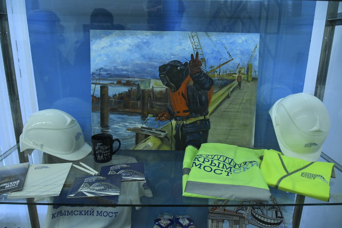 Выставка "Крымский мост" Выставка "Крымский мост"