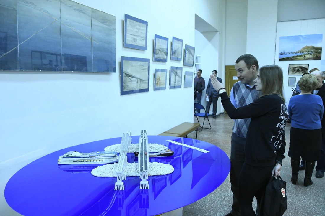 Выставка "Крымский мост" Выставка "Крымский мост"