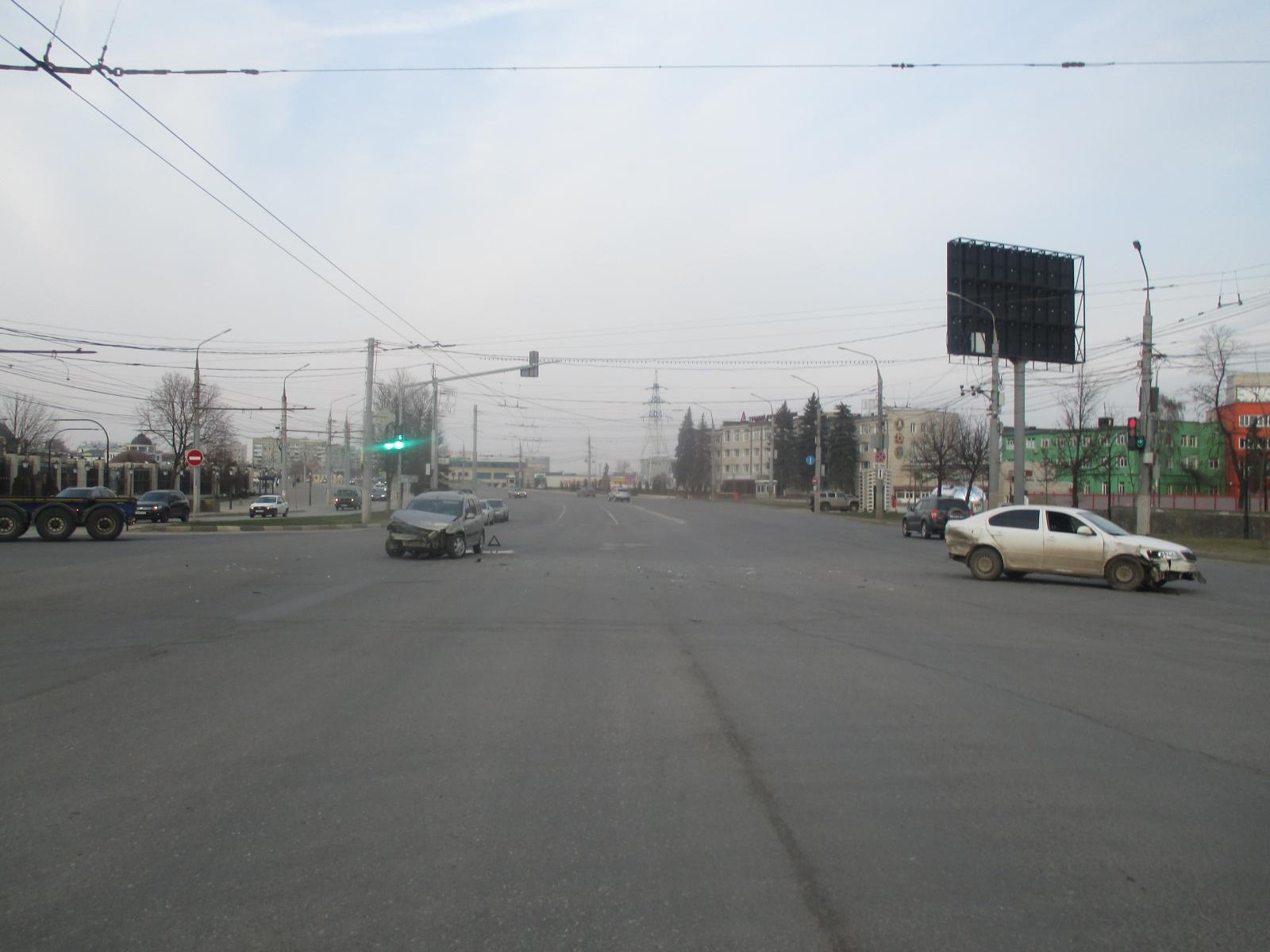 В Туле на Советской два автомобиля устроили ДТП на пустой дороге |  31.03.2020 | Происшествия | Центр71 - все новости Тулы