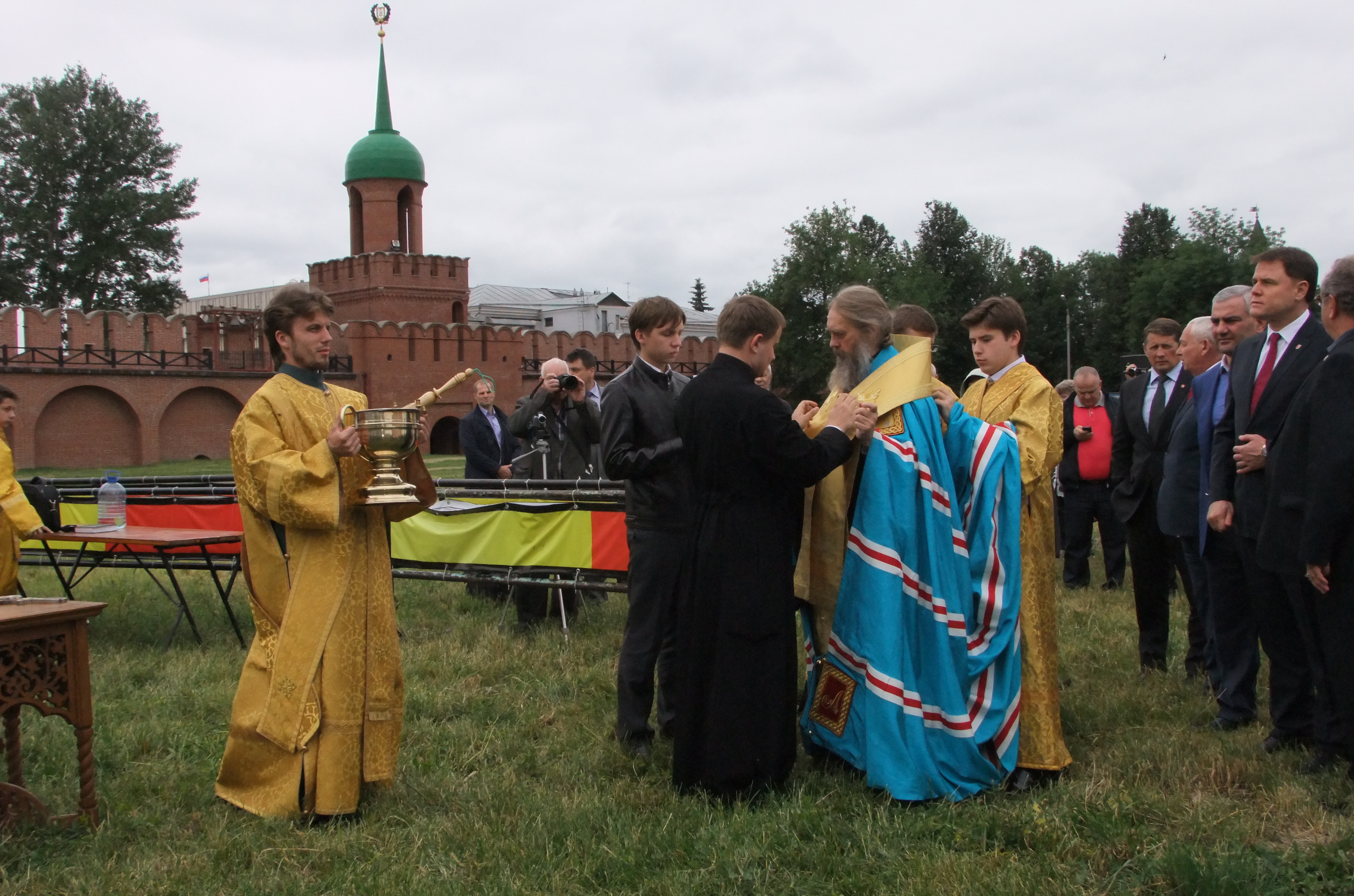 Фоторепортаж: освящение шпиля колокольни в Тульском Кремле