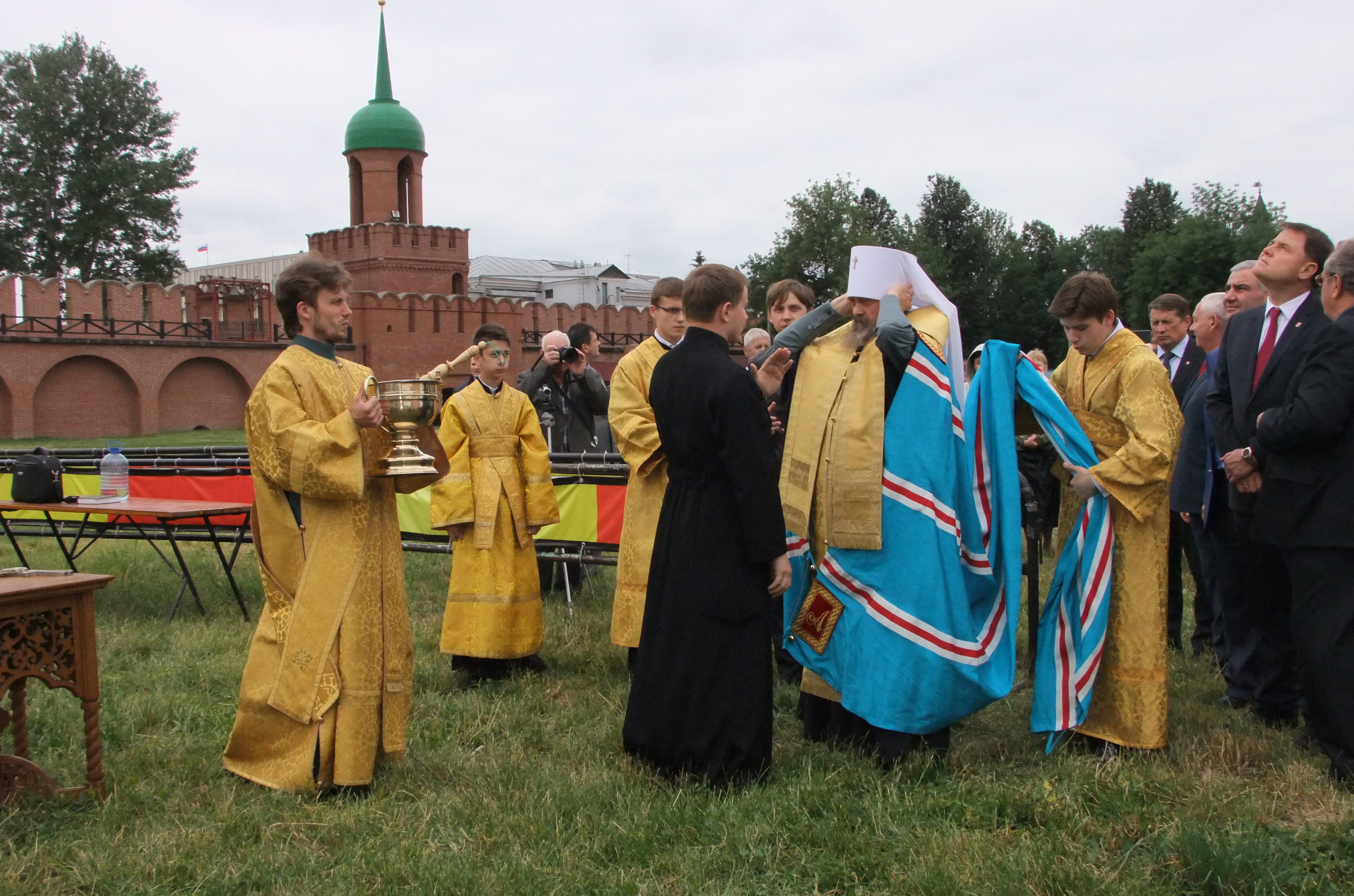 Фоторепортаж: освящение шпиля колокольни в Тульском Кремле