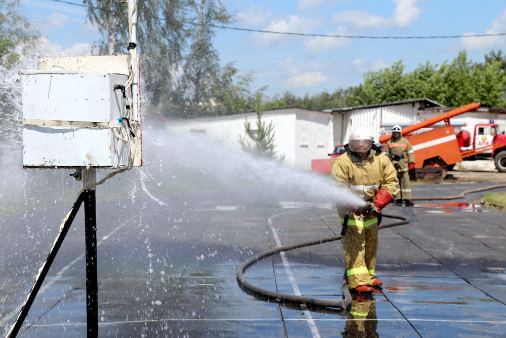 Фоторепортаж с соревнований добровольных пожарных в Туле