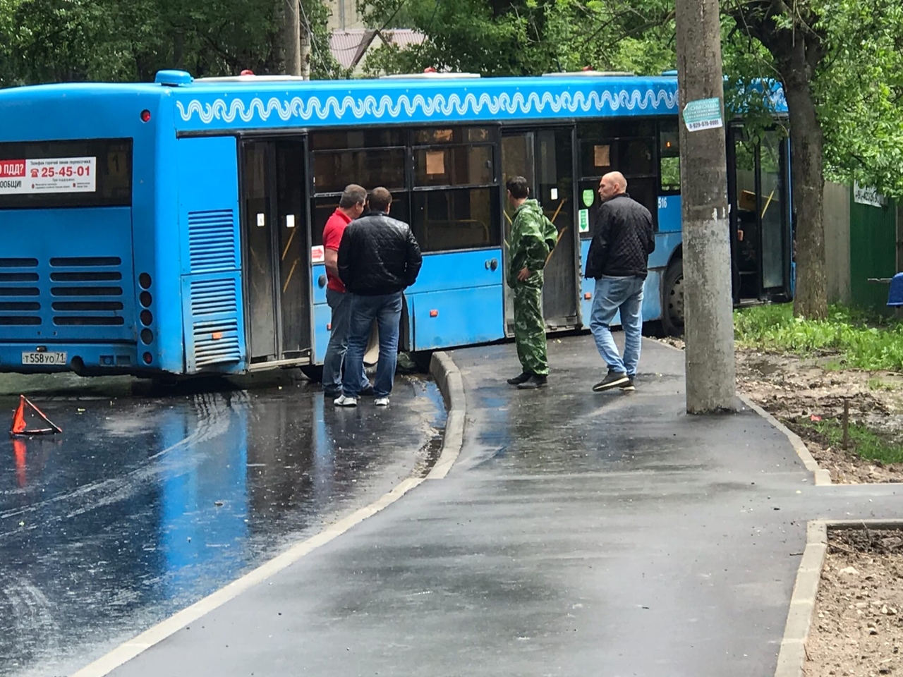 В Туле на Городском переулке автобус чуть не протаранил жилой дом |  05.06.2020 | Происшествия | Центр71 - все новости Тулы