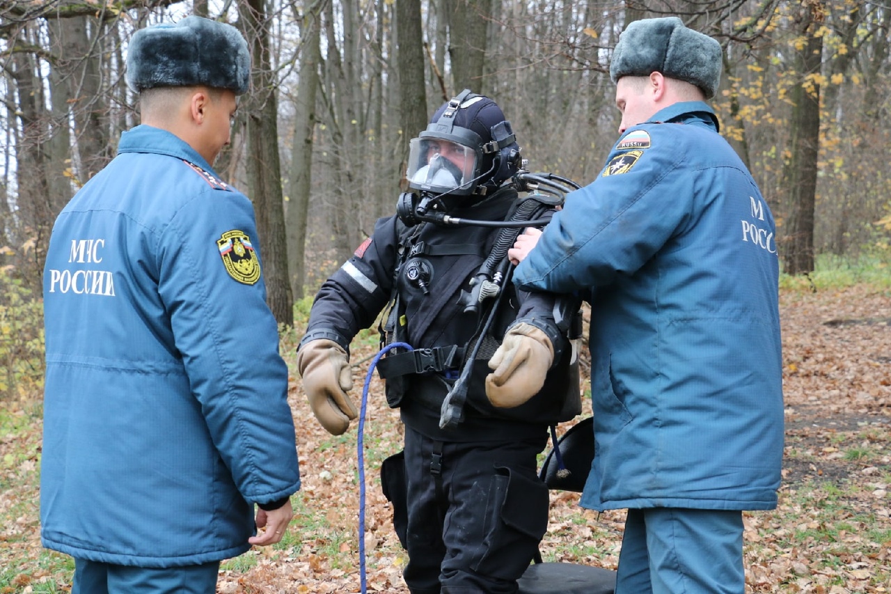 Глубокое погружение по-тульски. Тренировка водолазов МЧС: ФОТО Глубокое погружение по-тульски. Тренировка водолазов МЧС: ФОТО