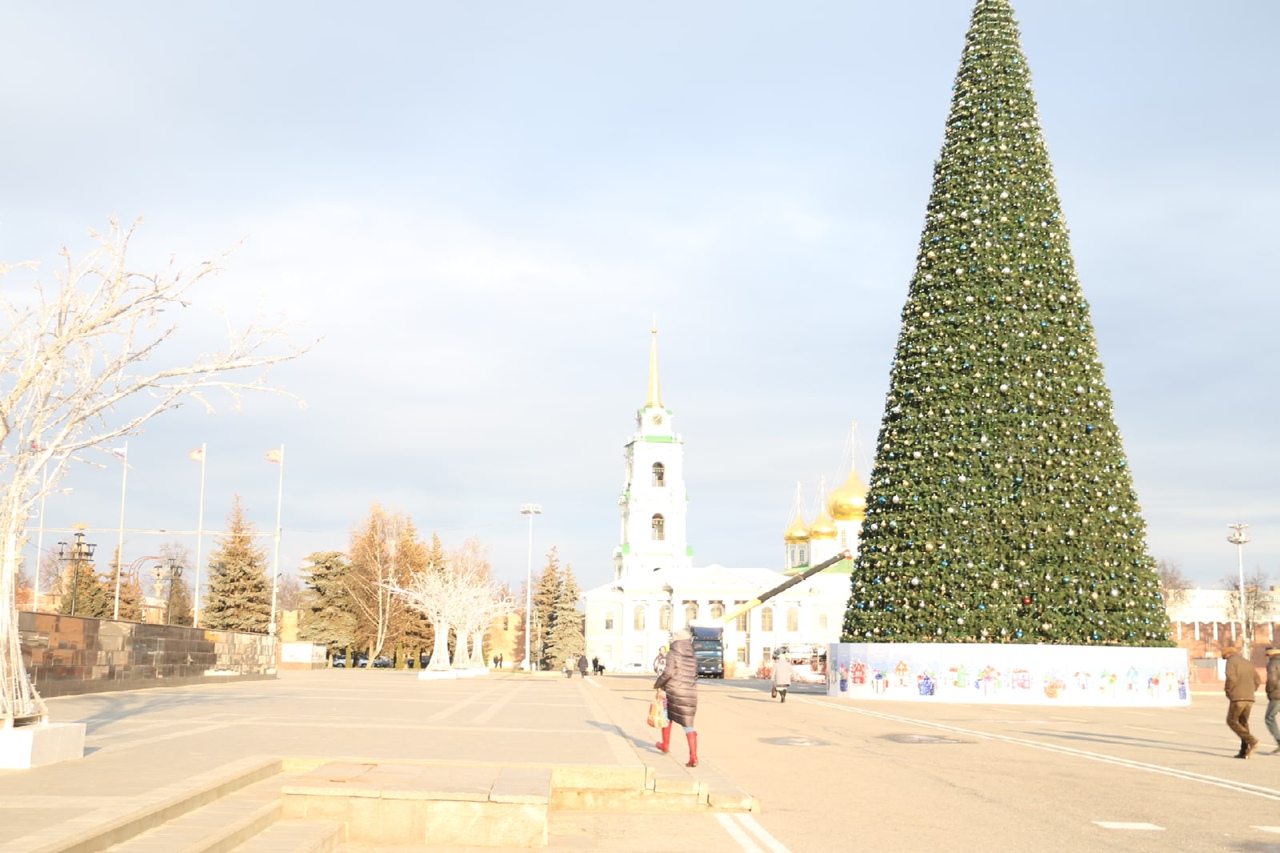 В Туле площадь Ленина преображается к Новому году: ФОТО